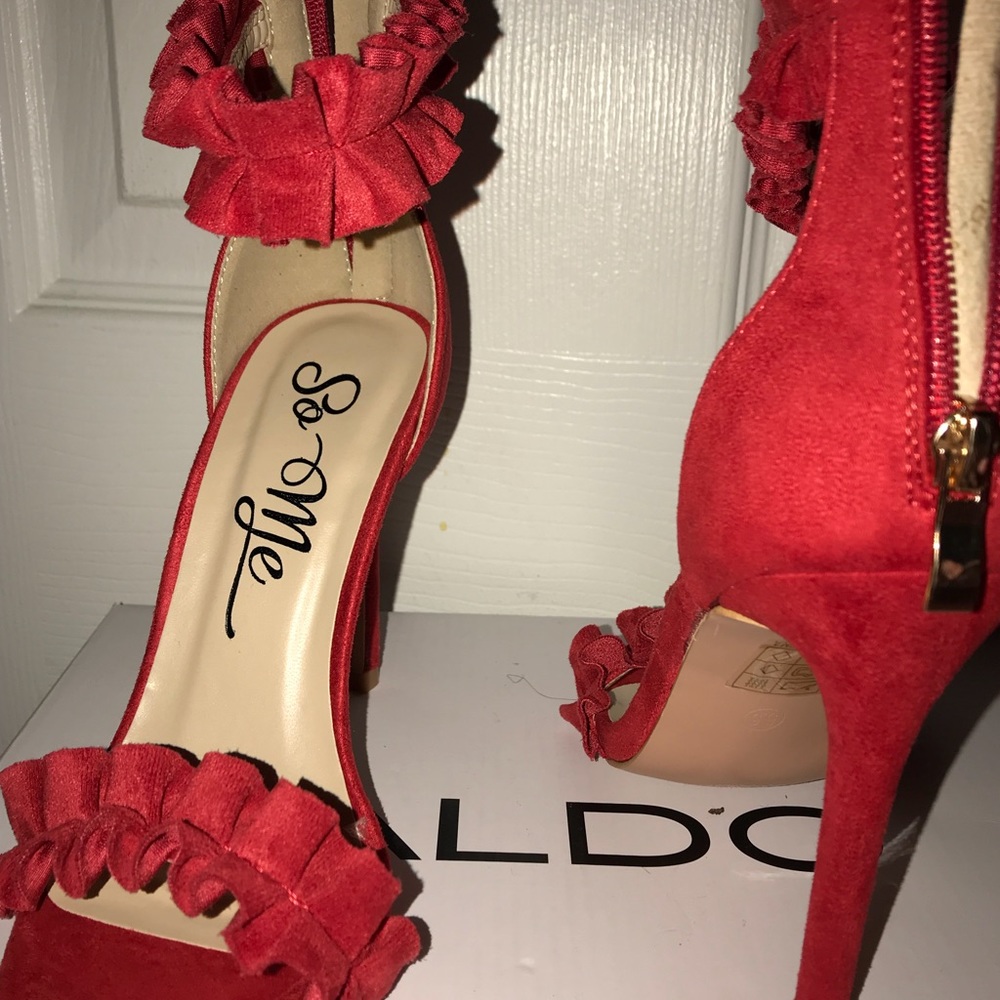 Heels - Picture 4 of 4